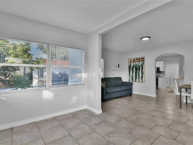 585 NW 51st St, Miami FL 33127