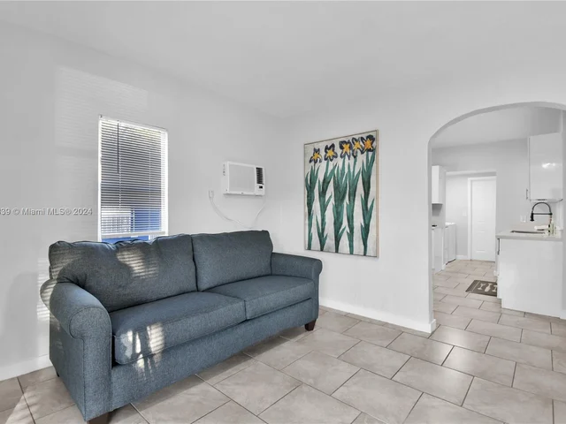 585 NW 51st St, Miami FL 33127