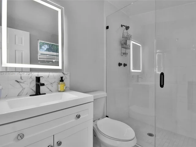 585 NW 51st St, Miami FL 33127