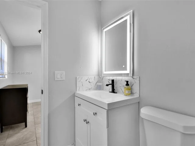 585 NW 51st St, Miami FL 33127