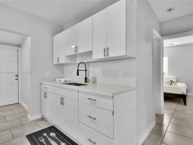 585 NW 51st St, Miami FL 33127