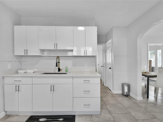 585 NW 51st St, Miami FL 33127