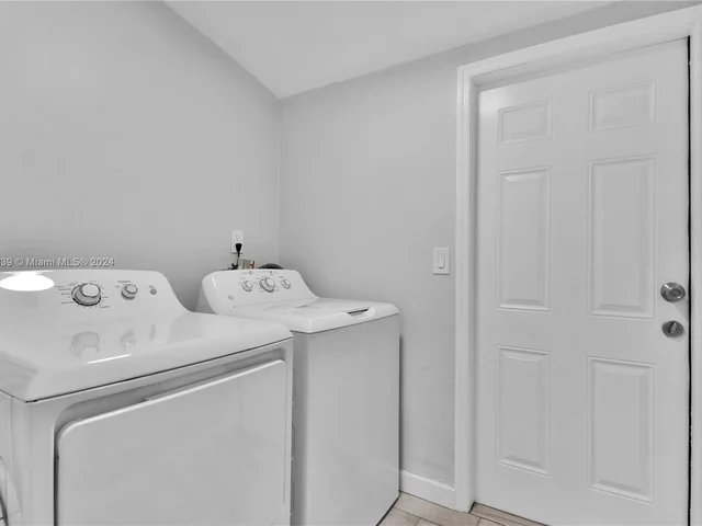 585 NW 51st St, Miami FL 33127