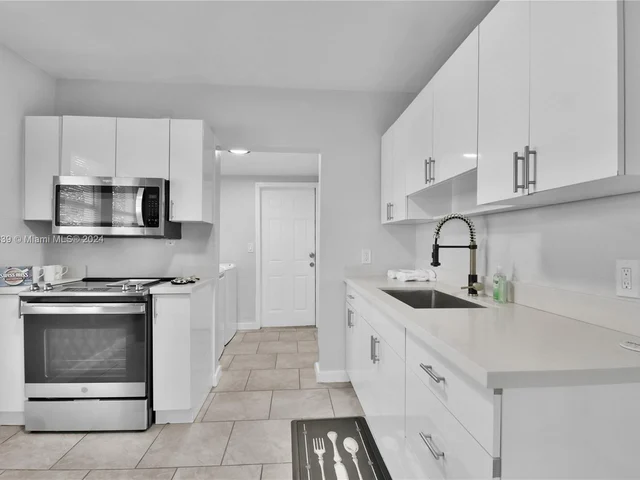 585 NW 51st St, Miami FL 33127