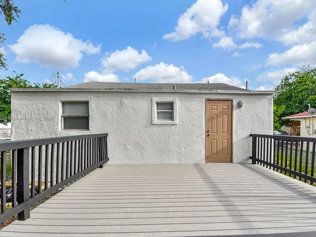 585 NW 51st St, Miami FL 33127