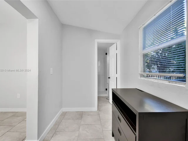 585 NW 51st St, Miami FL 33127