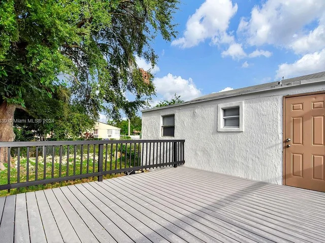 585 NW 51st St, Miami FL 33127