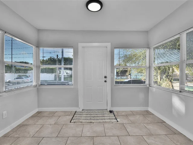 585 NW 51st St, Miami FL 33127