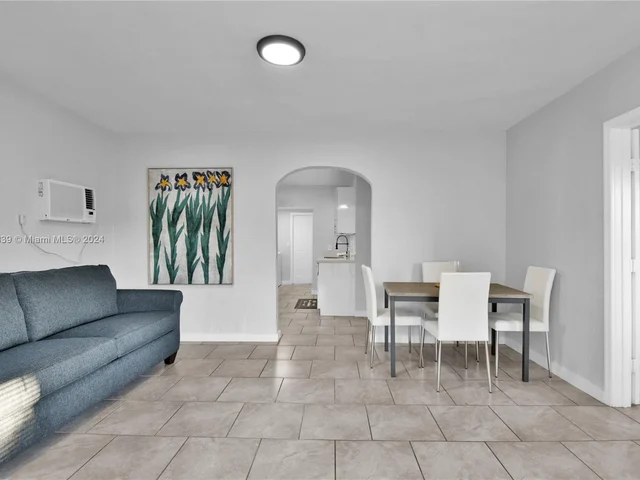 585 NW 51st St, Miami FL 33127