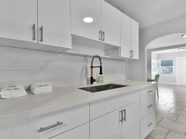 585 NW 51st St, Miami FL 33127