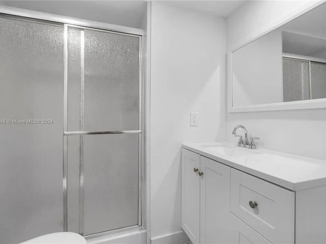 1638 Embassy Dr # 202, West Palm Beach FL 33401