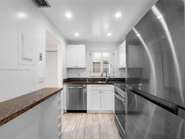 1638 Embassy Dr # 202, West Palm Beach FL 33401