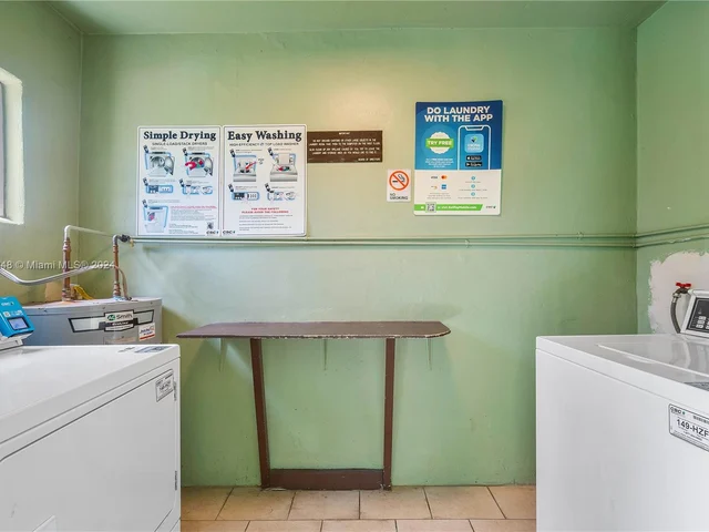 1638 Embassy Dr # 202, West Palm Beach FL 33401