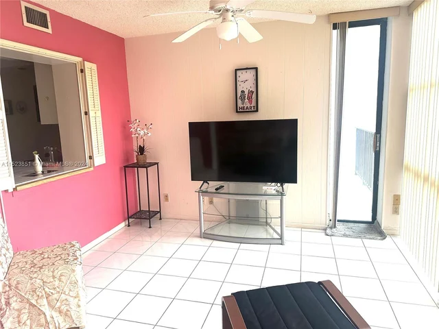800 Parkview Dr # 404, Hallandale Beach FL 33009