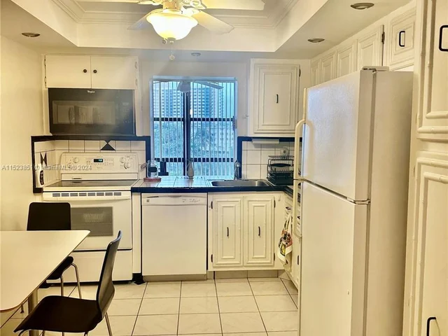 800 Parkview Dr # 404, Hallandale Beach FL 33009