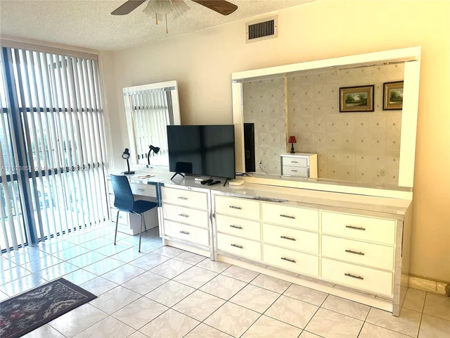 800 Parkview Dr # 404, Hallandale Beach FL 33009