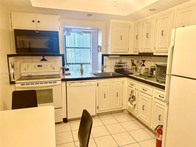 800 Parkview Dr # 404, Hallandale Beach FL 33009