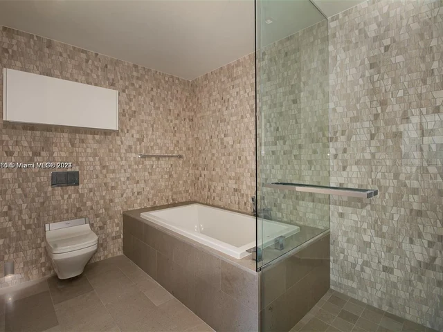 88 SW 7th St # 2712, Miami FL 33130