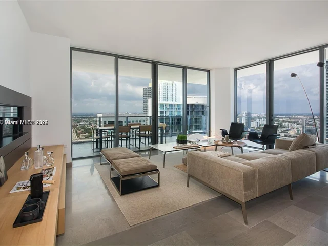 88 SW 7th St # 2712, Miami FL 33130