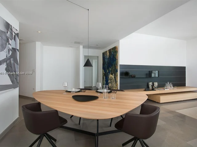 88 SW 7th St # 2712, Miami FL 33130