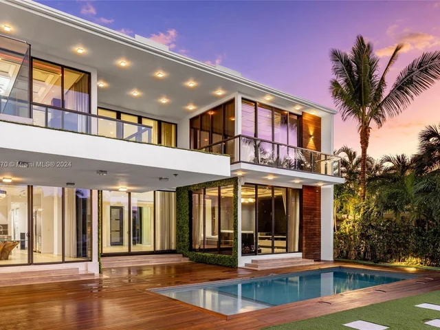 3300 Chase Ave, Miami Beach FL 33140