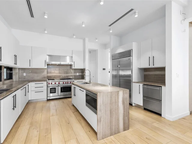 3300 Chase Ave, Miami Beach FL 33140