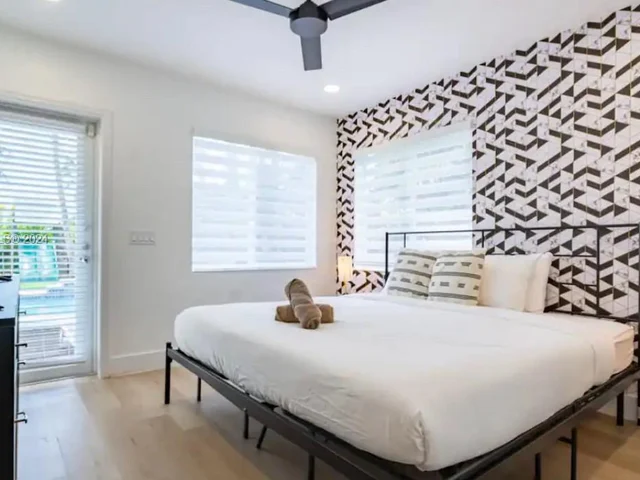 725 Harrison St, Hollywood FL 33019