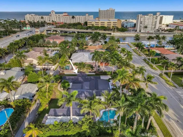 725 Harrison St, Hollywood FL 33019