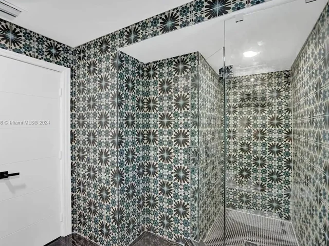 725 Harrison St, Hollywood FL 33019