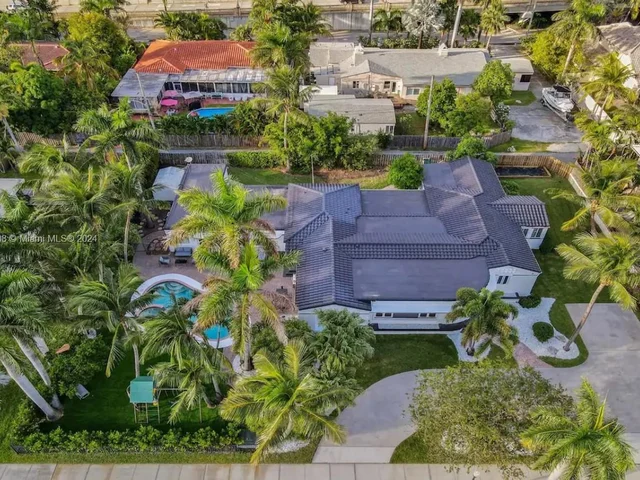 725 Harrison St, Hollywood FL 33019