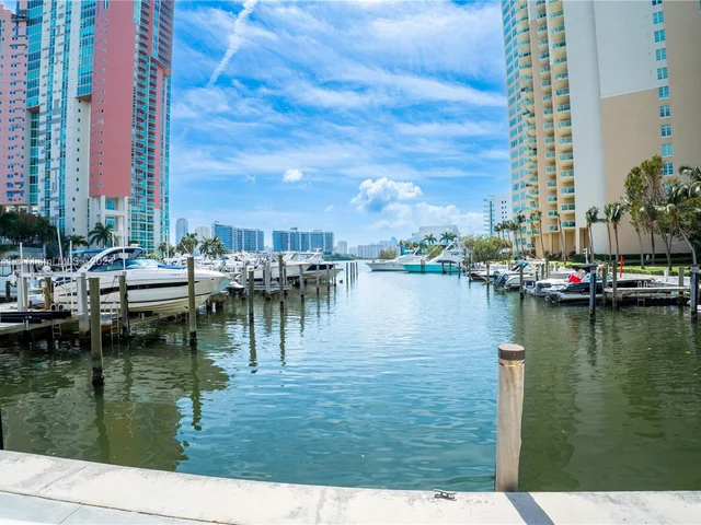 3340 NE 190th St # 707, Aventura FL 33180