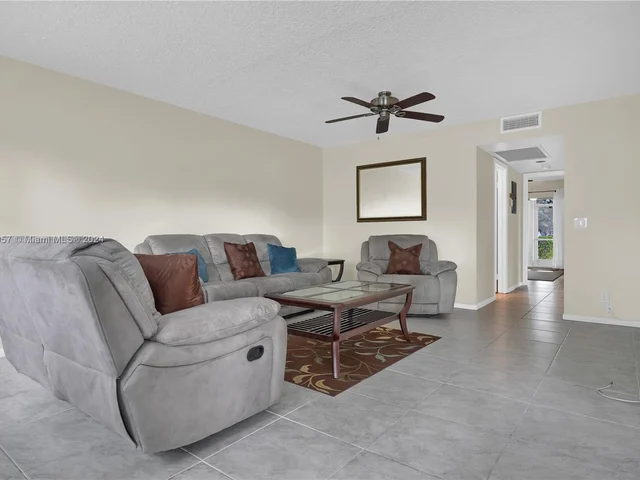 251 SW 132nd Way # 118H, Pembroke Pines FL 33027