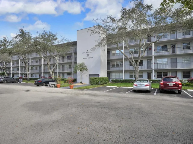 251 SW 132nd Way # 118H, Pembroke Pines FL 33027