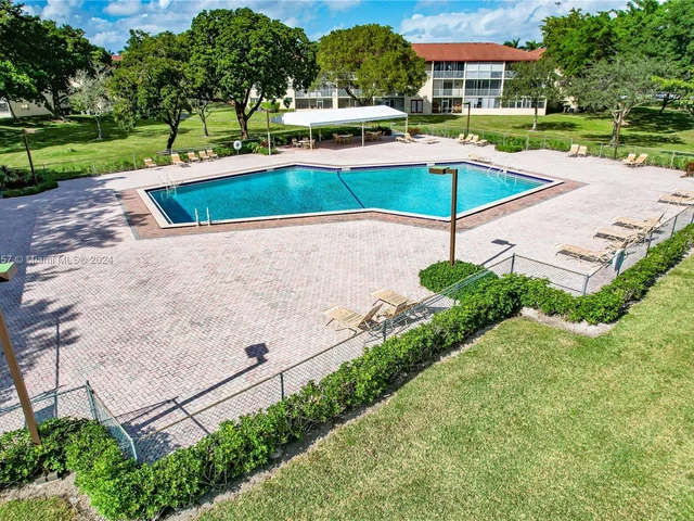 251 SW 132nd Way # 118H, Pembroke Pines FL 33027