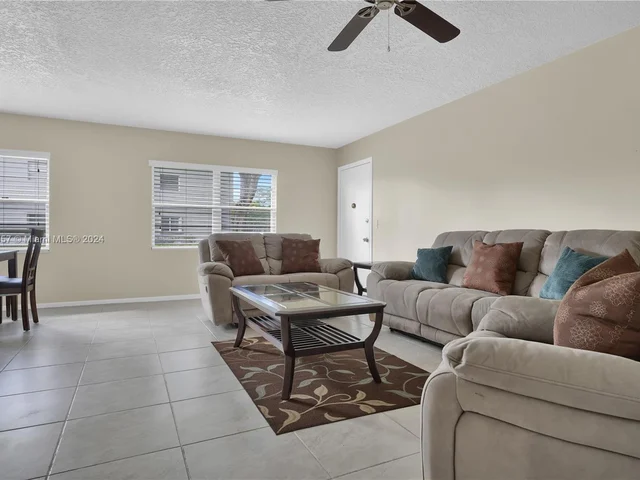 251 SW 132nd Way # 118H, Pembroke Pines FL 33027