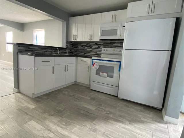 1887 NW 68th St, Miami FL 33147