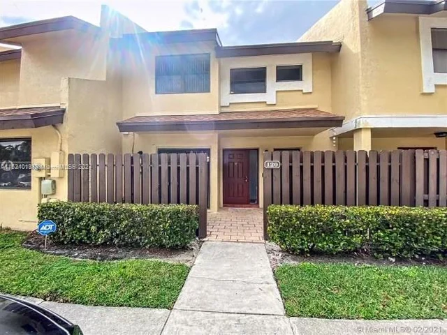 120 SW 96th Ter, Pembroke Pines FL 33025