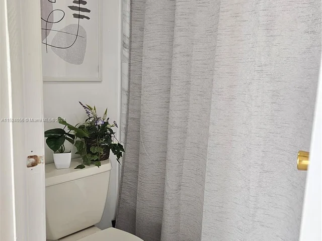 20400 W Country Club Dr # 508, Aventura FL 33180