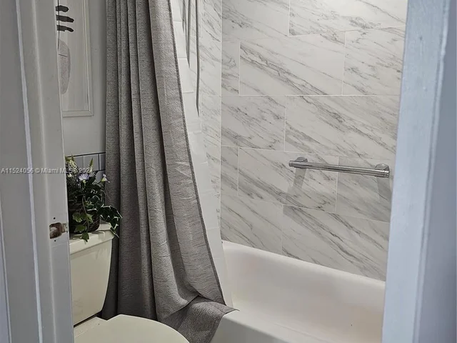 20400 W Country Club Dr # 508, Aventura FL 33180