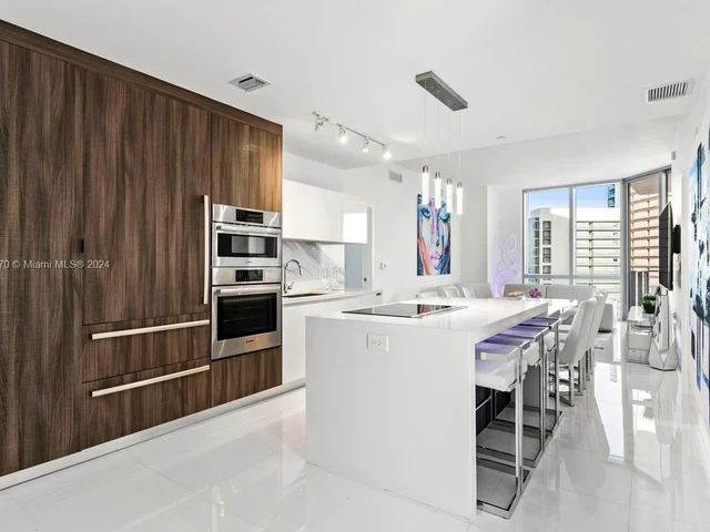 851 NE 1st Ave # 4207, Miami FL 33132