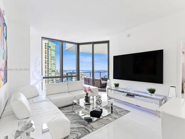 851 NE 1st Ave # 4207, Miami FL 33132