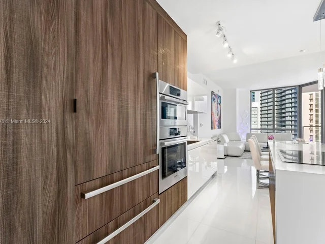 851 NE 1st Ave # 4207, Miami FL 33132