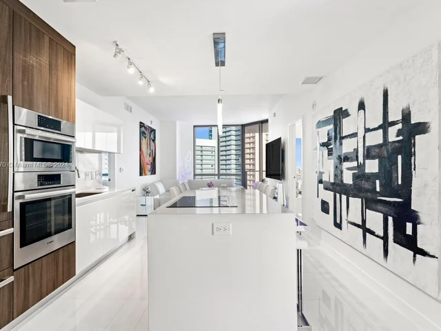 851 NE 1st Ave # 4207, Miami FL 33132