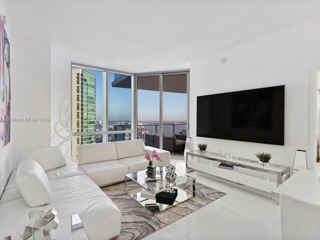 851 NE 1st Ave # 4207, Miami FL 33132