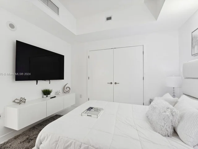 851 NE 1st Ave # 4207, Miami FL 33132