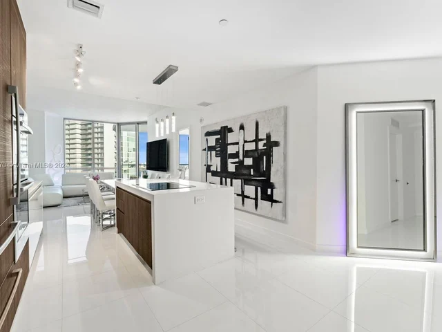 851 NE 1st Ave # 4207, Miami FL 33132