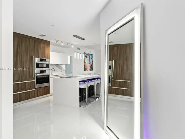 851 NE 1st Ave # 4207, Miami FL 33132