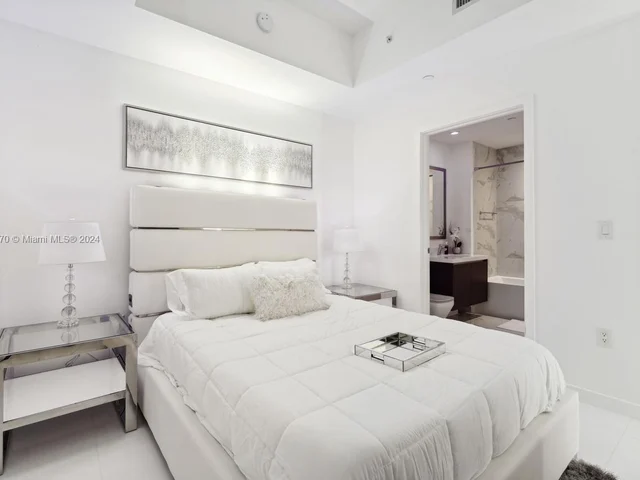 851 NE 1st Ave # 4207, Miami FL 33132