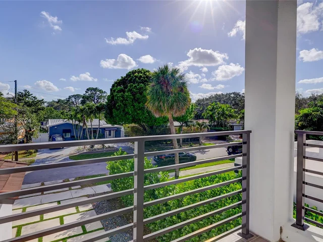 1111 SW 18th Ct, Fort Lauderdale FL 33315