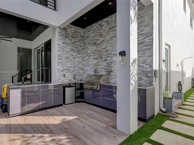 1111 SW 18th Ct, Fort Lauderdale FL 33315